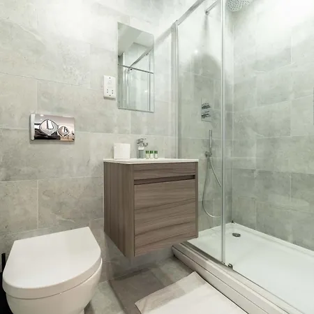 Luxury 3-Bed, 3-Bath Penthouse - Leeds City Centre - Underground Parking Exterior photo