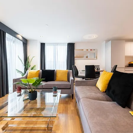Luxury 3-Bed, 3-Bath Penthouse - Leeds City Centre - Underground Parking Exterior photo