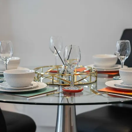 Luxury 3-Bed, 3-Bath Penthouse - Leeds City Centre - Underground Parking Exterior photo