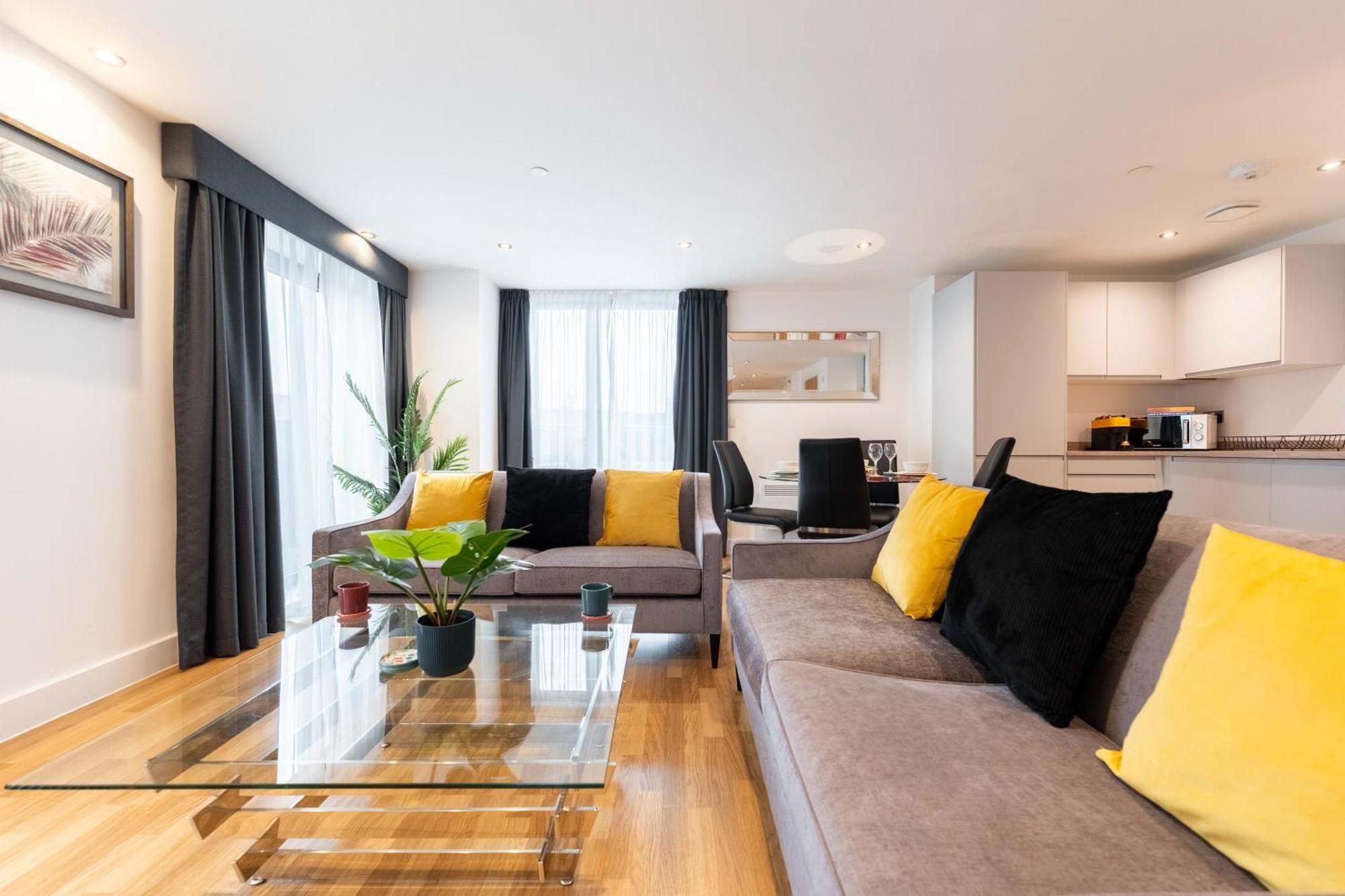 Luxury 3-bed, 3-bath Penthouse - Leeds Centre - Underground Parking Apartamento *