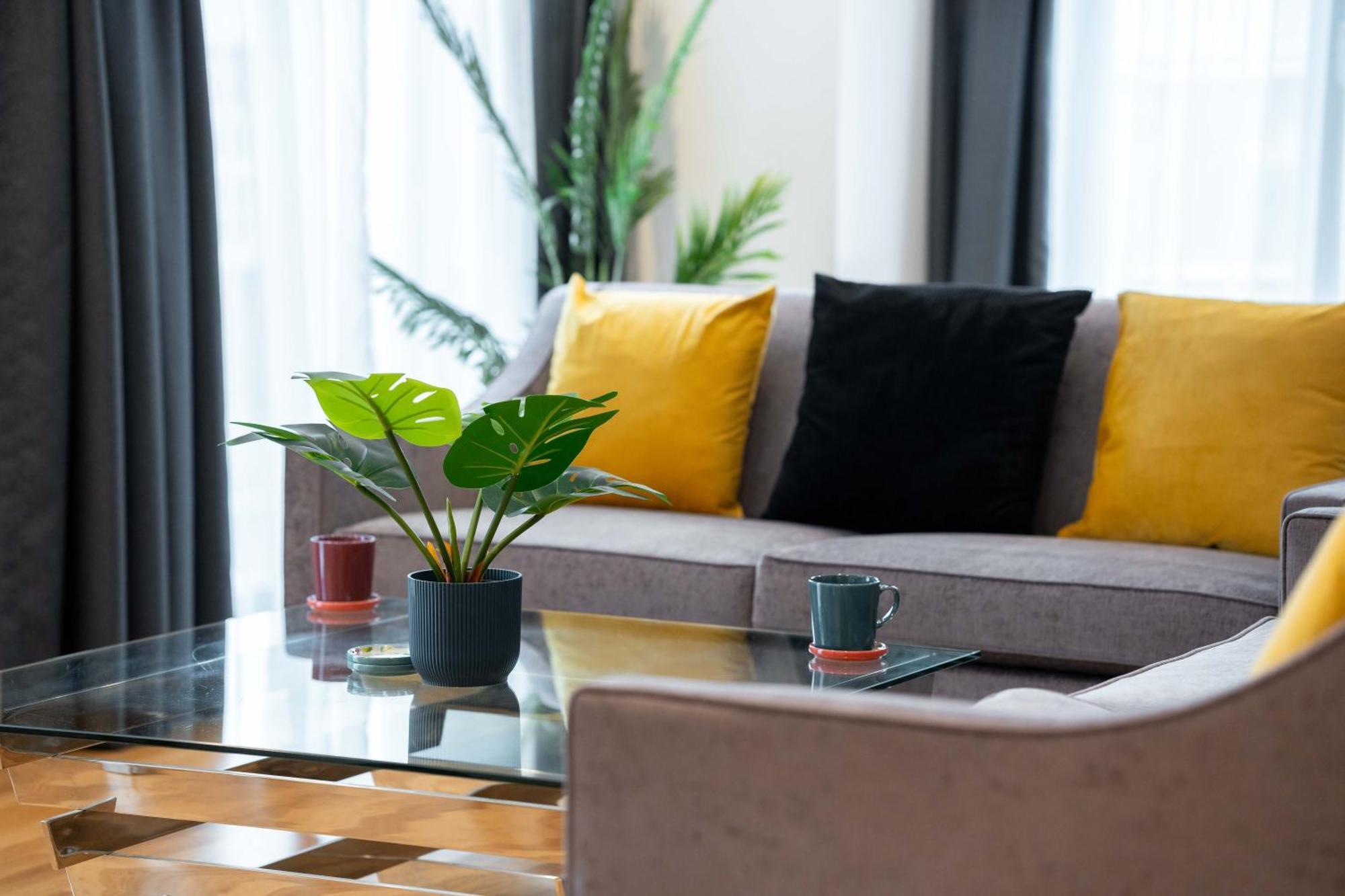 Luxury 3-bed, 3-bath Penthouse - Leeds Centre - Underground Parking Apartamento