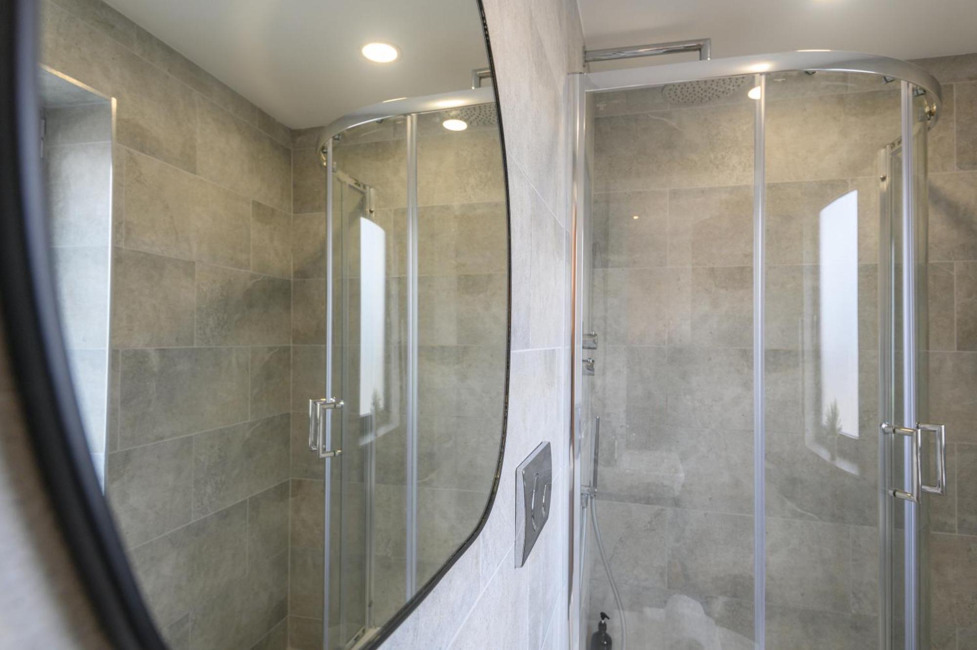 Luxury 3-bed, 3-bath Penthouse - Leeds Centre - Underground Parking * Leeds (West Yorkshire)