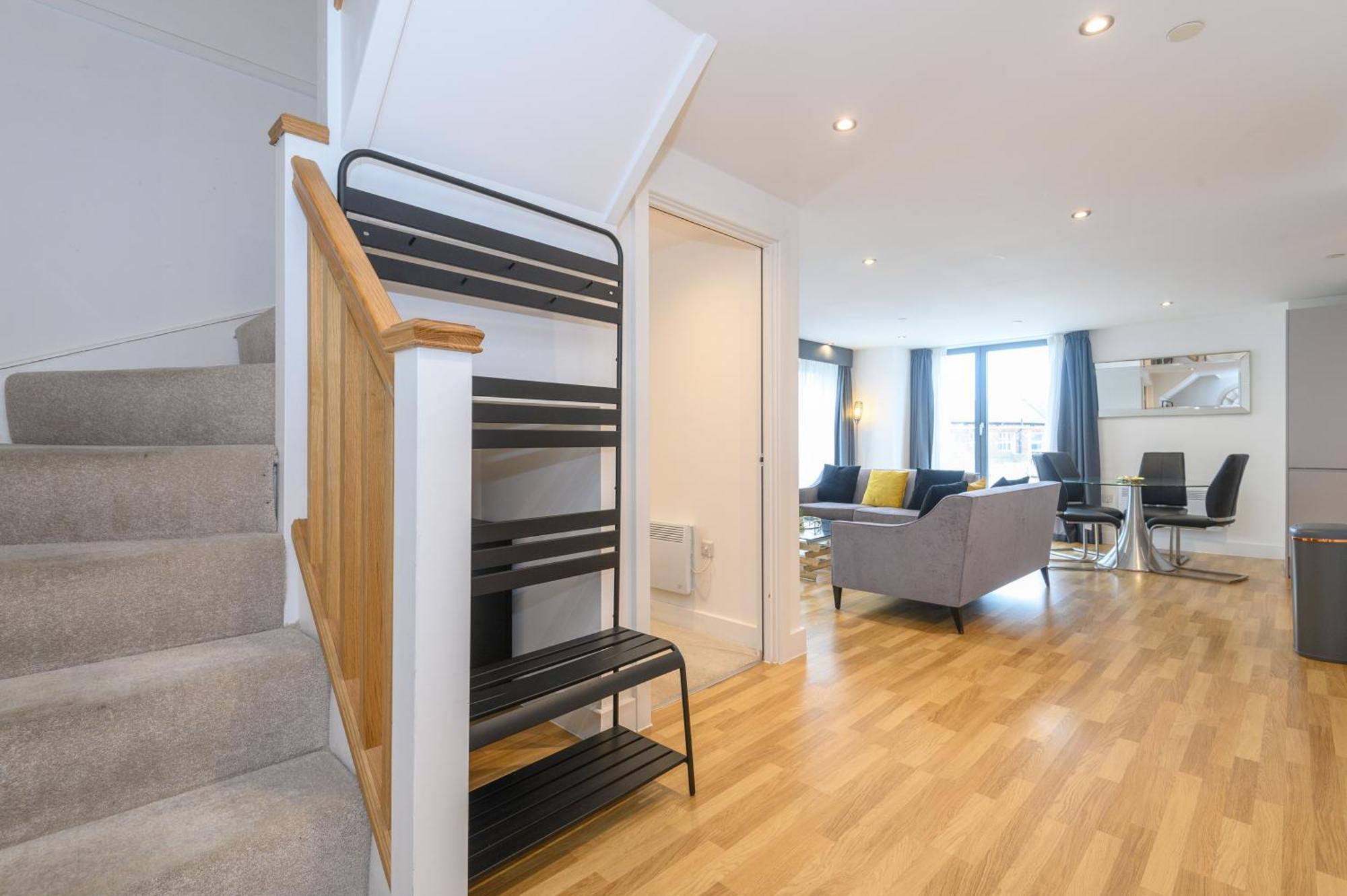 Luxury 3-bed, 3-bath Penthouse - Leeds Centre - Underground Parking Apartamento *