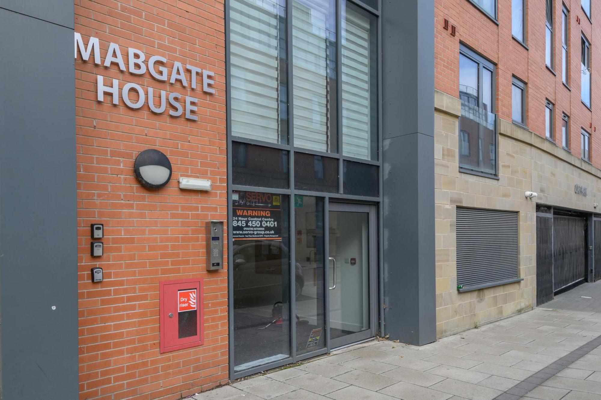 Luxury 3-bed, 3-bath Penthouse - Leeds Centre - Underground Parking Apartamento