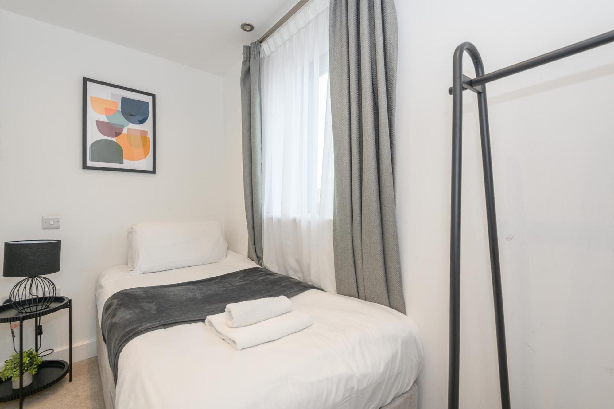 Luxury 3-bed, 3-bath Penthouse - Leeds Centre - Underground Parking Apartamento *