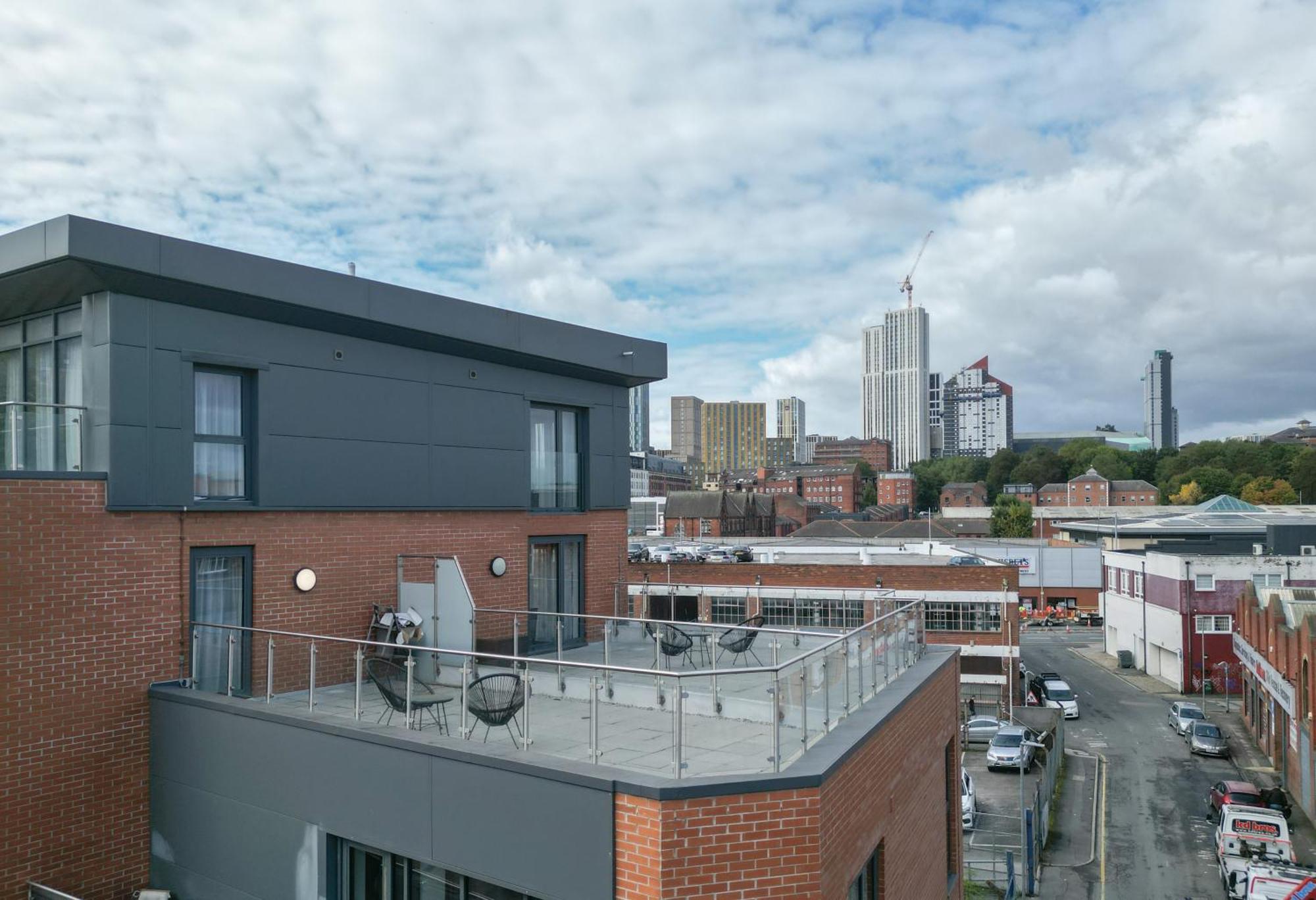Apartamento Luxury 3-bed, 3-bath Penthouse - Leeds Centre - Underground Parking *